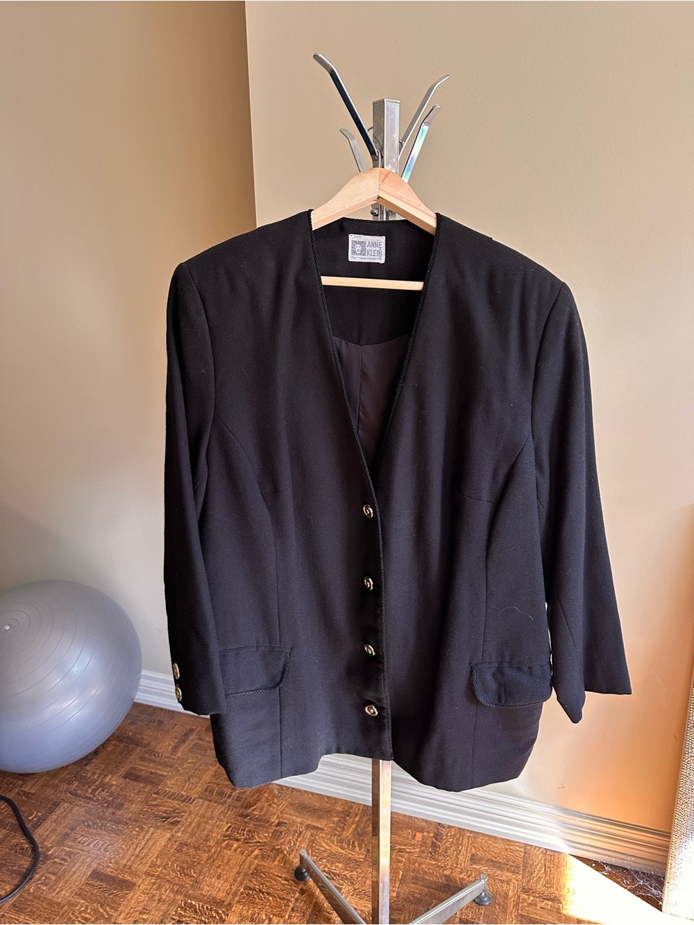 Anne Klein Black Women's Button-Front Blazer. Size 16w